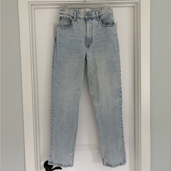 Abercrombie & Fitch Ultra High Rise 90s Straight Jean (Curve love) Size 27 - Picture 2 of 6